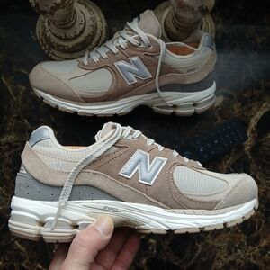 New Balance 2002 R Rugged/Athletic Lifestyle Shoes Size 7.5 Men/9 Women